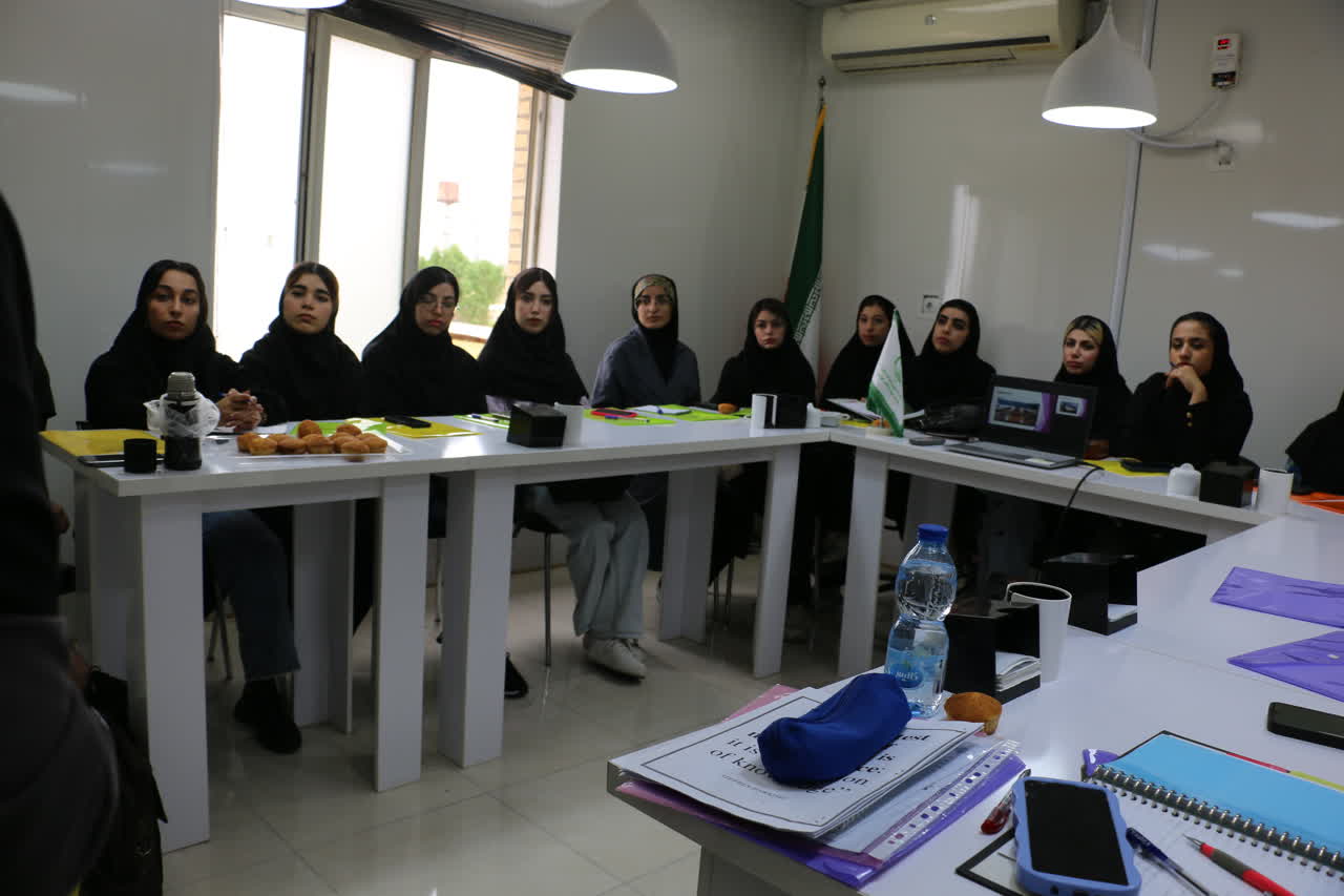 برگزاری دوره های آموزشی دانشجویی در مرکز رشد توسط انجمن با هماهنگی معاونت فرهنگی موسسه آموزش عالی جهاد دانشگاهی در مرکز رشد